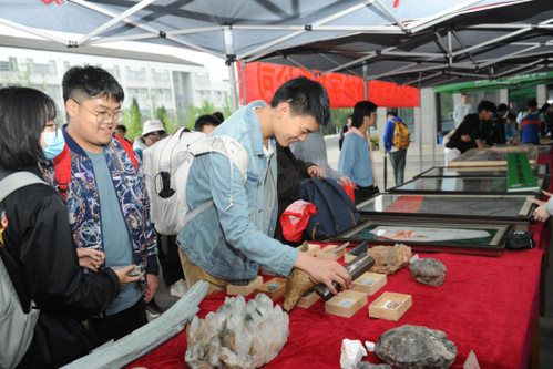 威廉希尔亚洲首届地球文化节开幕